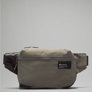 Clean lines Belt Bag